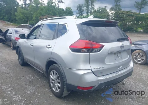 2017 Nissan Rogue Sv z USA, uszkodzony, nr VIN KNMAT2MTXHP617971
